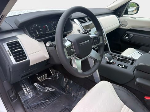 New 2026 Land Rover Discovery Dynamic SE AWD/4WD image 17