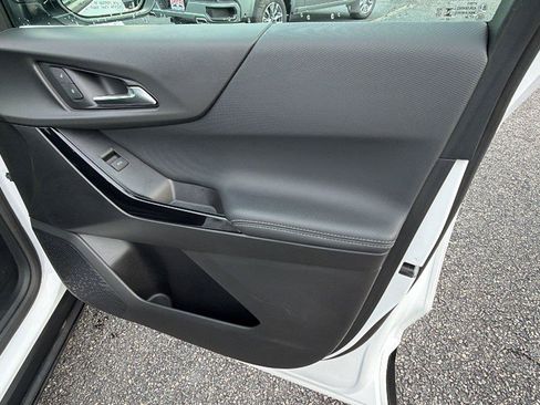 Used 2025 Chevrolet Equinox LT w/ Safety and Technology Package FWD image 18