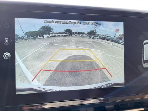 Used 2023 Kia Carnival EX FWD image 25