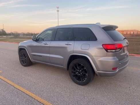 Used 2019 Jeep Grand Cherokee Altitude image 6