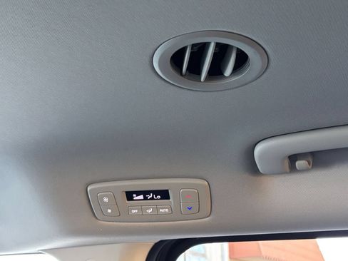 Used 2026 Kia Carnival FWD image 24