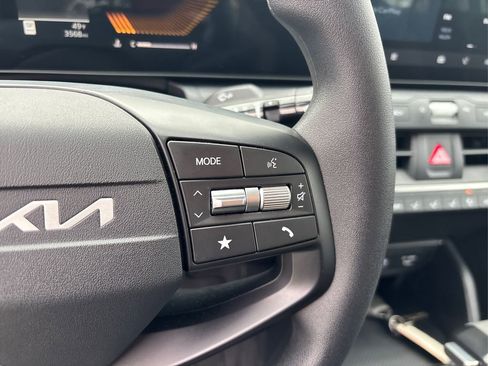 Used 2025 Kia K4 LXS image 24