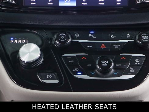 Used 2023 Chrysler Pacifica Touring-L FWD image 20