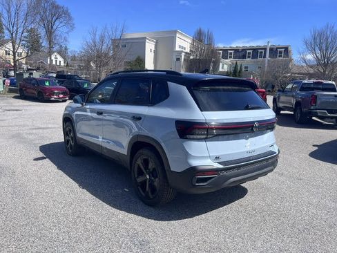 New 2026 Volkswagen Taos SE AWD/4WD image 4