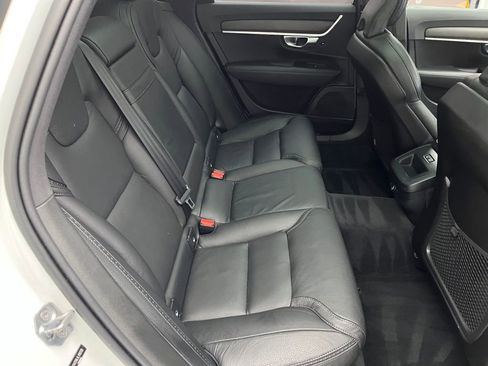 Used 2020 Volvo V90 T6 Cross Country image 32