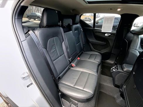 Used 2024 Volvo XC40 B5 Core image 27