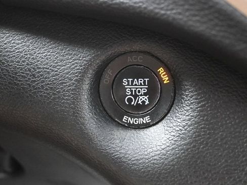 Used 2015 Jeep Cherokee Latitude w/ Comfort/Convenience Group FWD image 22