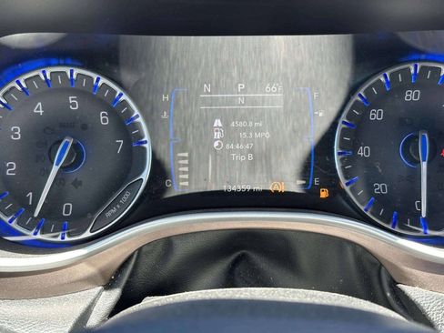 Used 2017 Chrysler Pacifica Touring Plus w/ Tire & Wheel Group FWD image 32