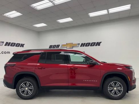 New 2026 Chevrolet Traverse LT w/ Driver Confidence Package FWD image 4