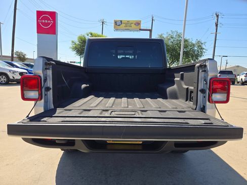 Used 2022 Jeep Gladiator Sport AWD/4WD image 24