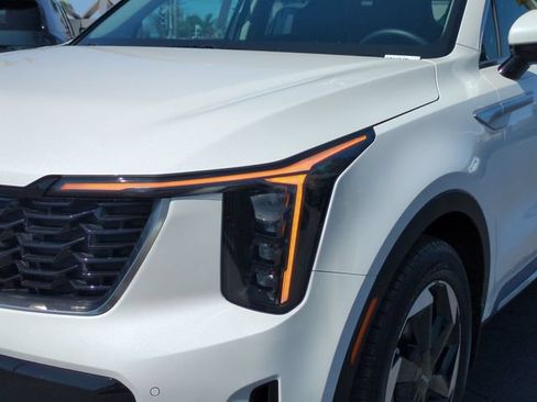 Certified 2025 Kia Sorento EX FWD image 9