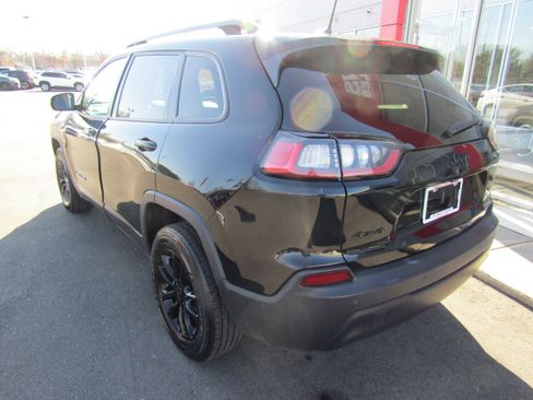 Used 2023 Jeep Cherokee Altitude Lux image 7