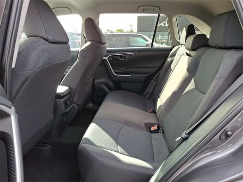 Used 2022 Toyota RAV4 LE image 11