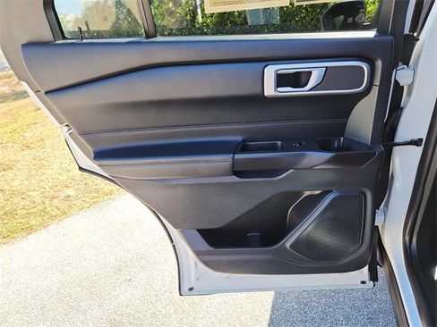 Used 2020 Ford Explorer XLT w/ Equipment Group 202A image 11