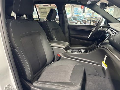 New 2025 Jeep Grand Cherokee Laredo X w/ Luxury Tech Group I image 43