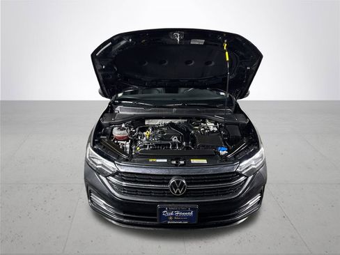 Certified 2024 Volkswagen Jetta SE image 23