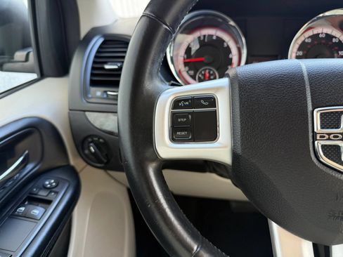 Used 2015 Dodge Grand Caravan SE w/ Quick Order Package 29E SE FWD image 18