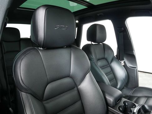 Certified 2025 Porsche Macan GTS image 24