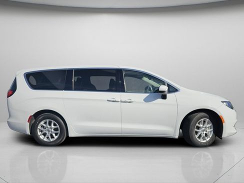 Used 2023 Chrysler Voyager LX FWD image 24