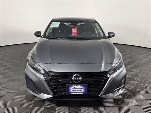 Used 2025 Nissan Altima 2.5 SV FWD image 10