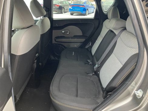 Used 2015 Kia Soul + image 12