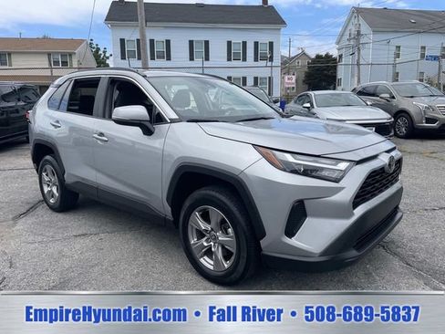 Used 2025 Toyota RAV4 XLE AWD/4WD image 2
