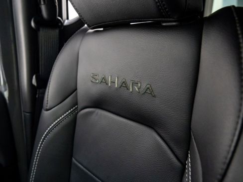 Used 2018 Jeep Wrangler Unlimited Sahara w/ Dual Top Group image 29