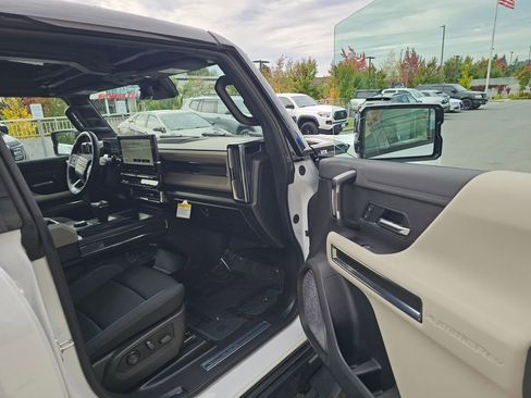 New 2026 GMC Hummer EV 4x4 Crew Cab image 12