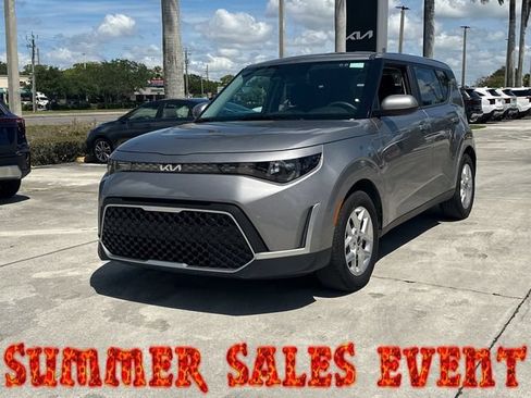 Used 2025 Kia Soul LX w/ LX Technology Package FWD image 2