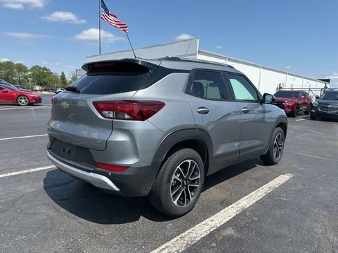Used 2024 Chevrolet TrailBlazer LT w/ Convenience Package AWD/4WD image 3