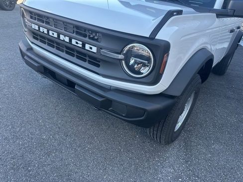 New 2025 Ford Bronco Base image 9