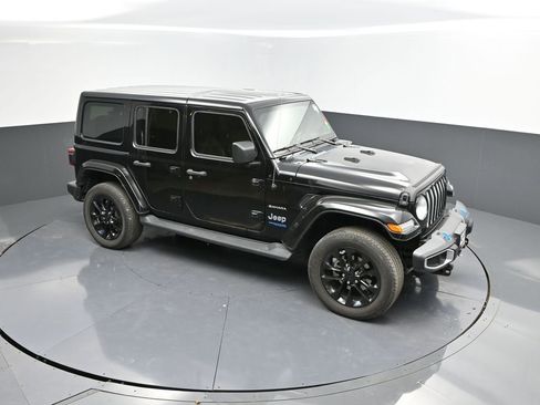 Used 2022 Jeep Wrangler Unlimited Sahara w/ Cold Weather Group image 23