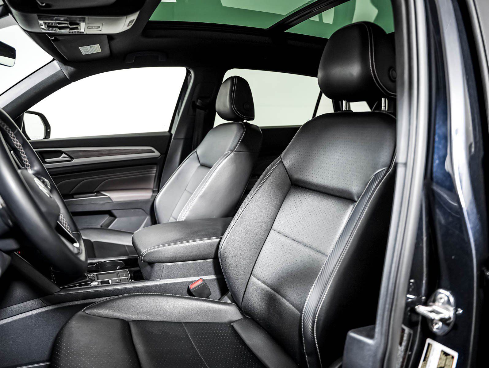 Used 2023 Volkswagen Atlas Cross Sport SE w/ Panoramic Sunroof Package FWD image 8