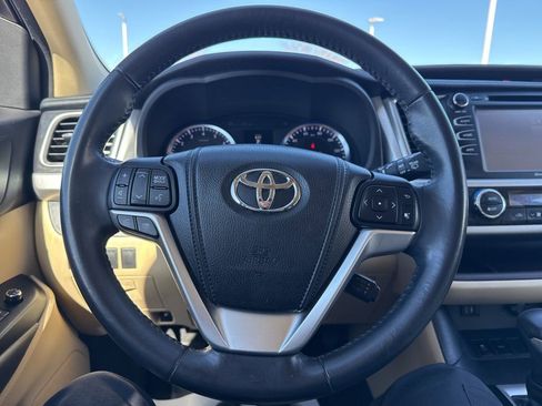 Used 2014 Toyota Highlander XLE image 11