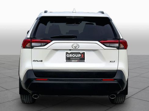 Used 2021 Toyota RAV4 XLE Premium FWD image 5