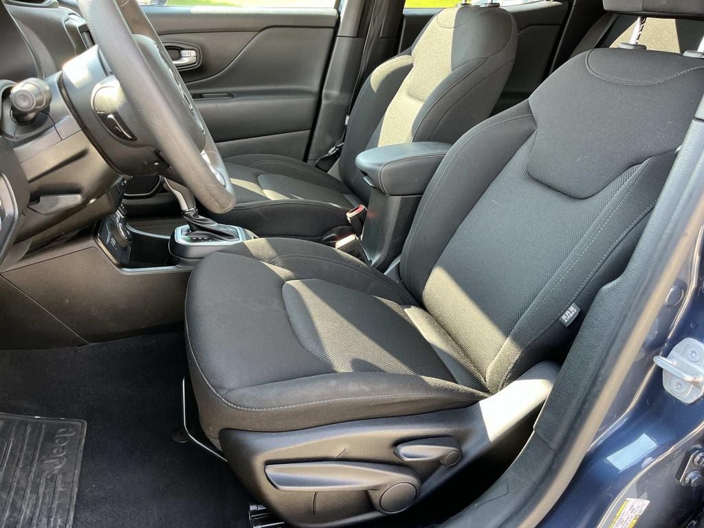 Used 2023 Jeep Renegade Latitude AWD/4WD image 29