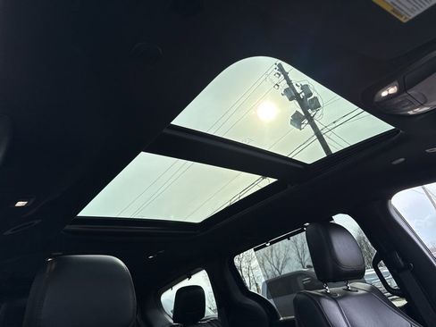 Used 2019 Chrysler Pacifica Limited w/ Advanced Safetytec Group image 10