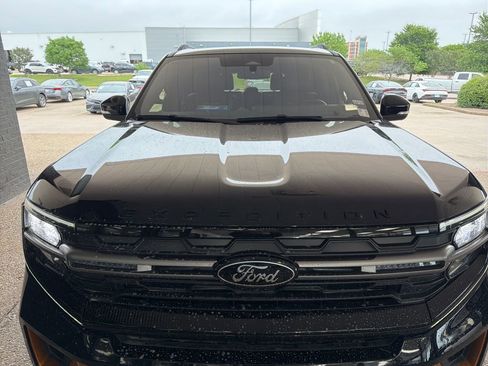 Used 2025 Ford Expedition Tremor AWD/4WD image 3