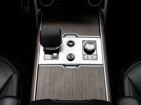 Used 2023 Land Rover Range Rover Long Wheelbase SE image 32