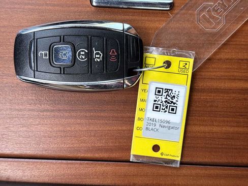 Used 2019 Lincoln Navigator Reserve AWD/4WD image 40