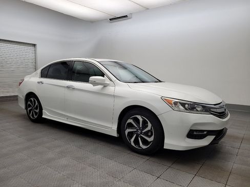 Used 2017 Honda Accord EX image 11