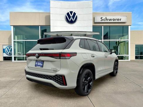 New 2026 Volkswagen Tiguan SE R-Line image 4