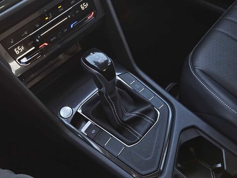 Used 2022 Volkswagen Tiguan SE image 20