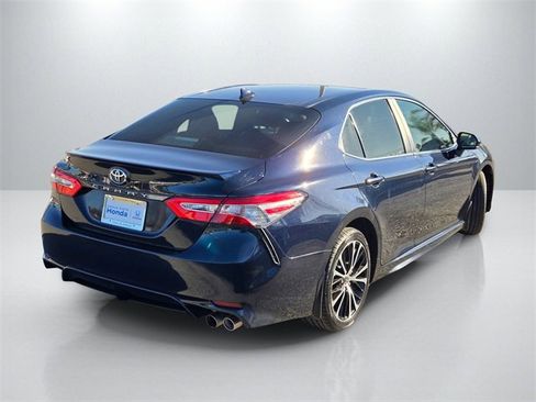Used 2020 Toyota Camry SE image 5