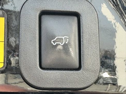 Used 2013 Toyota Sienna XLE image 5