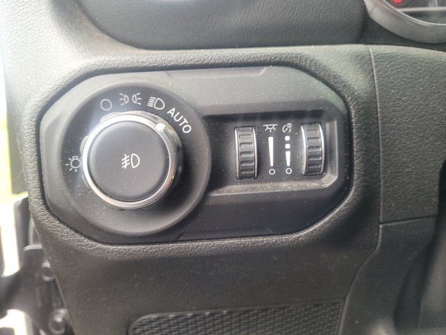 Used 2019 Jeep Wrangler Unlimited Sahara AWD/4WD image 14