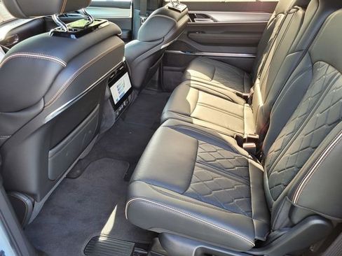 New 2023 Jeep Grand Wagoneer Series III AWD/4WD image 17