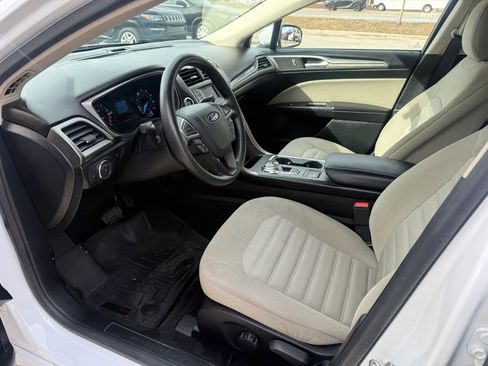 Used 2017 Ford Fusion S image 9