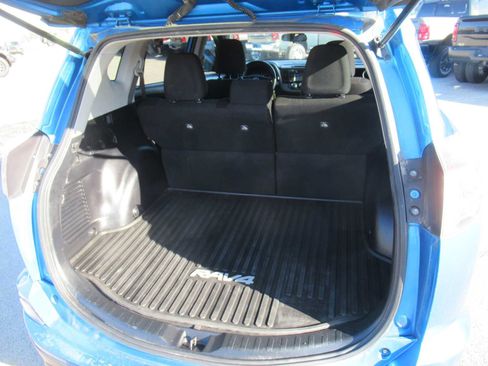 Used 2017 Toyota RAV4 LE image 5