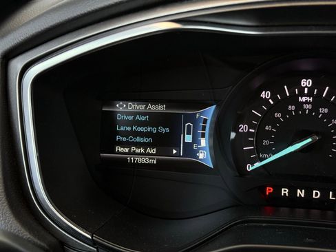 Used 2019 Ford Fusion SE FWD image 29